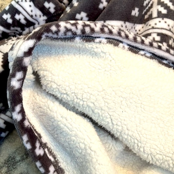 Oversized Huggle Hoodie! - Picture 6 of 7